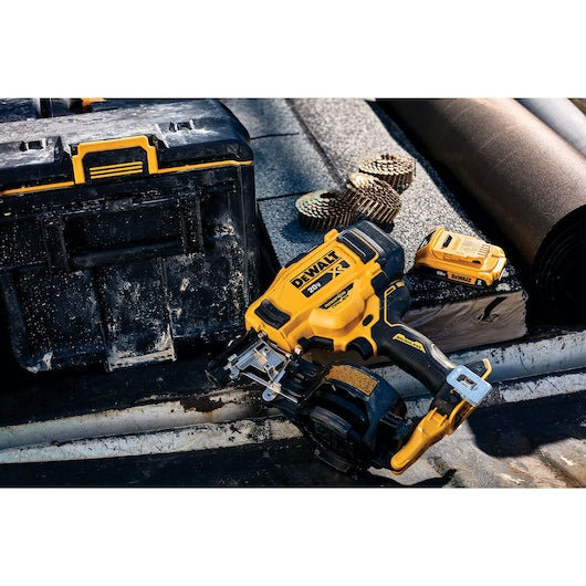 DCN45RND1 Kit de cloueuse à rouleau pour toiture sans fil 20V MAX 15°*