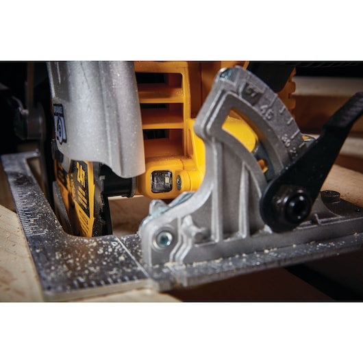 DCS573B Scie circulaire FlexVolt Avantage 60V MAX, 7 1/4 PO – OUTIL SEUL