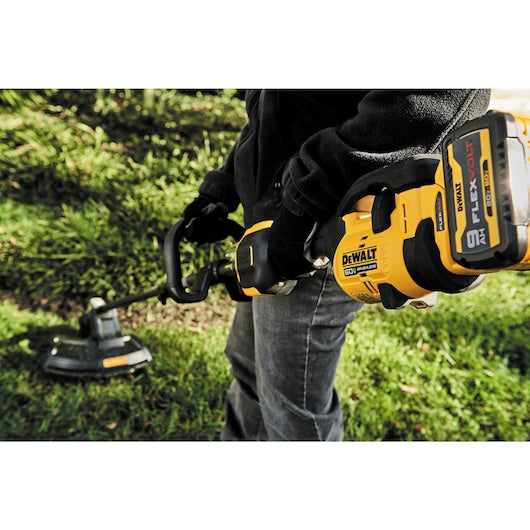 DCST972X1 Kit de coupe-bordures à fil de 17 po brushless 60V MAX avec tête interchangeable*